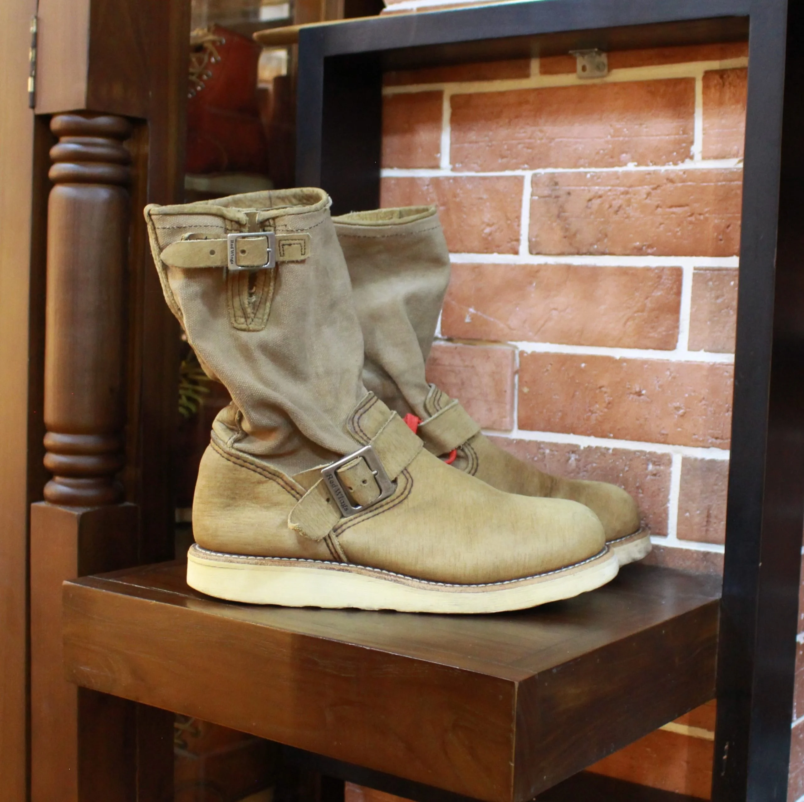 ENGINEER BOOTS 2977 (5.5 UK D)