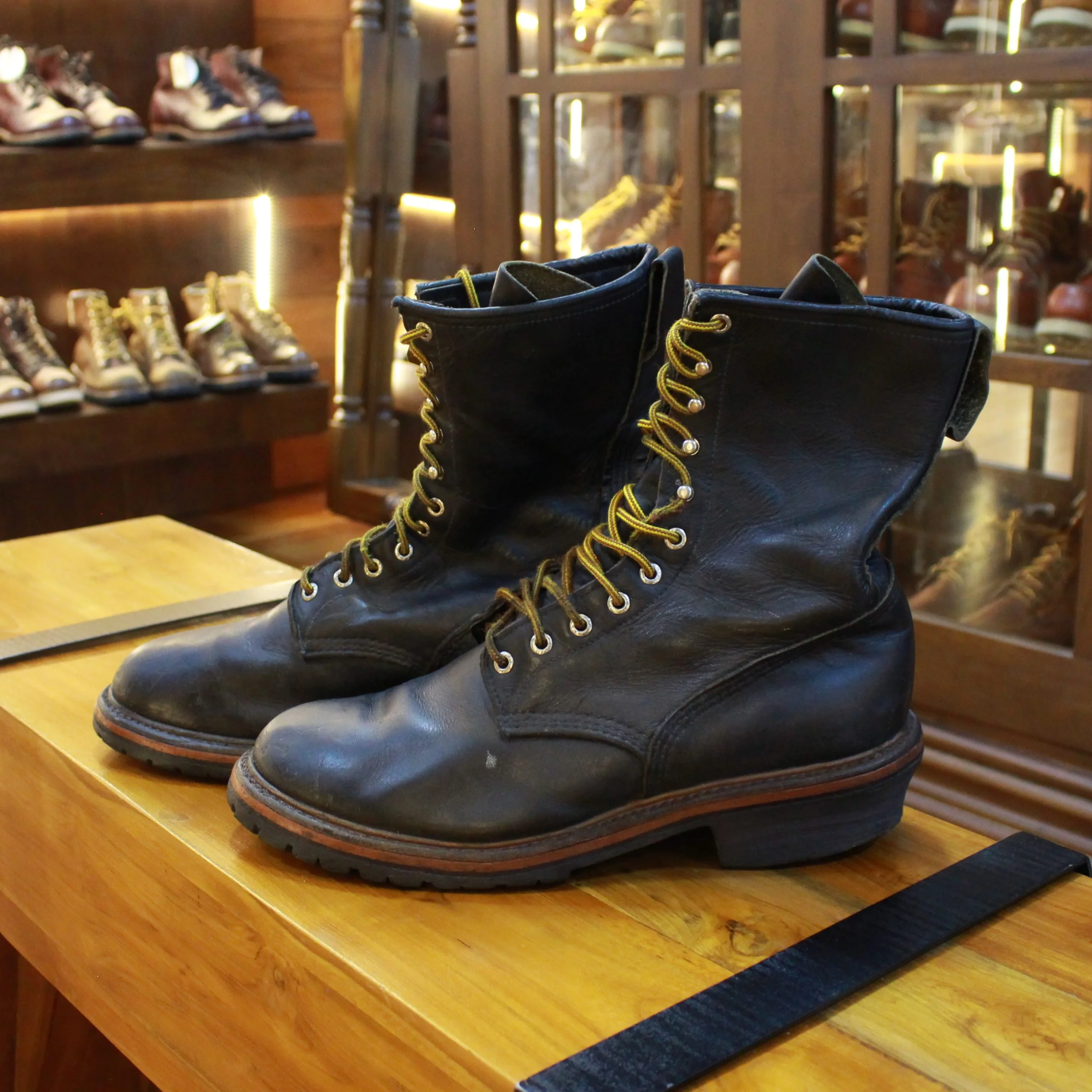 LOGGER BOOTS 218 (11 UK)