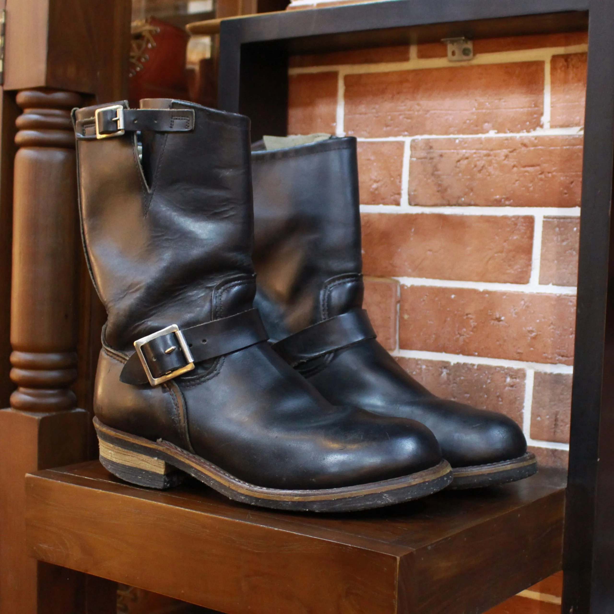 ENGINEER SAFETY BOOTS (8.5 UK)